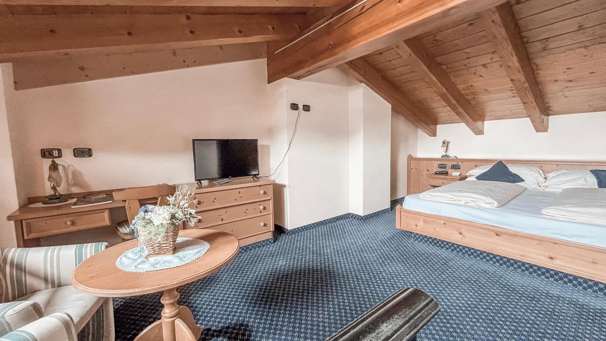 Hotel Flora ليفينو المظهر الخارجي الصورة
