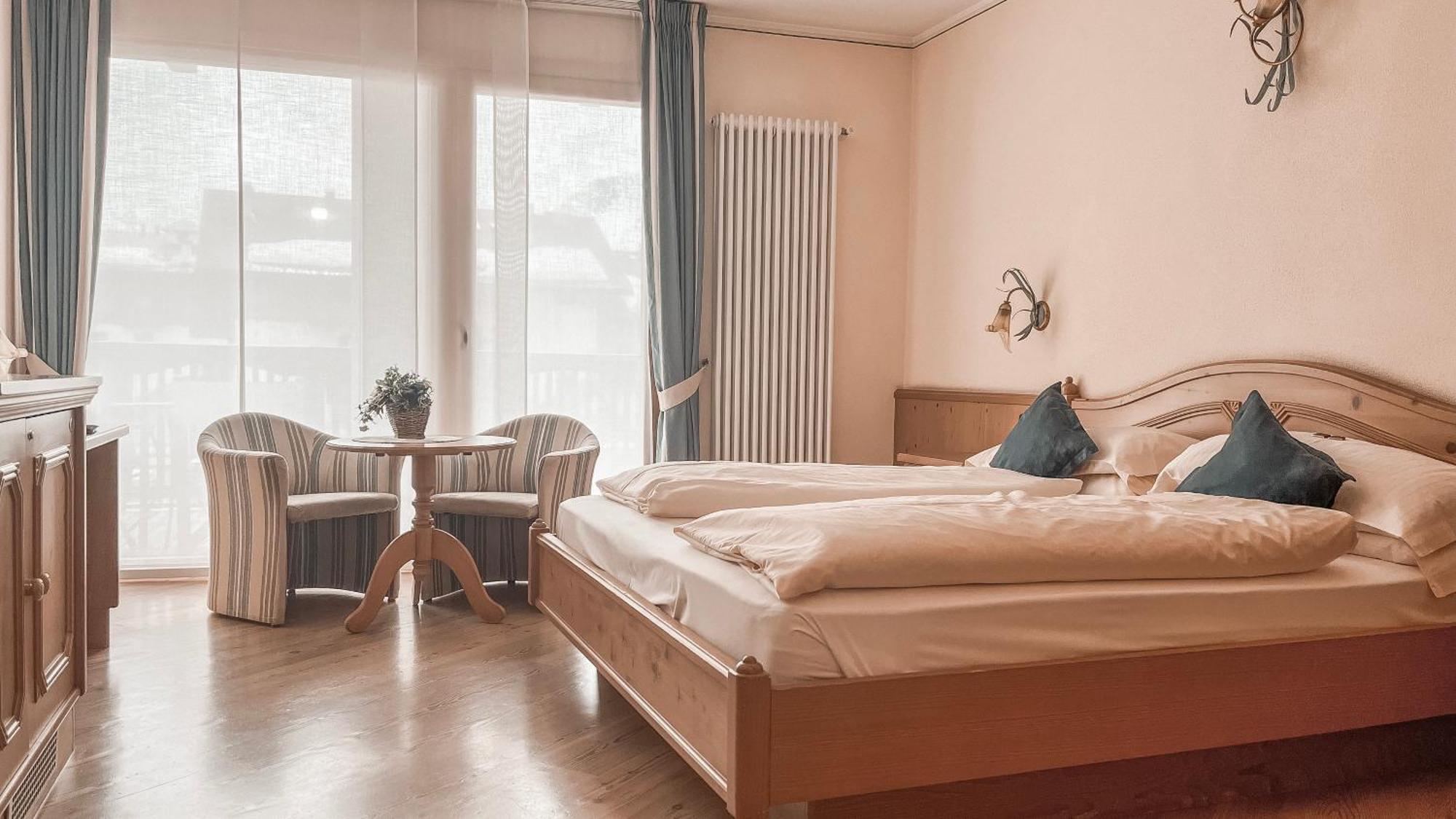 Hotel Flora ليفينو المظهر الخارجي الصورة