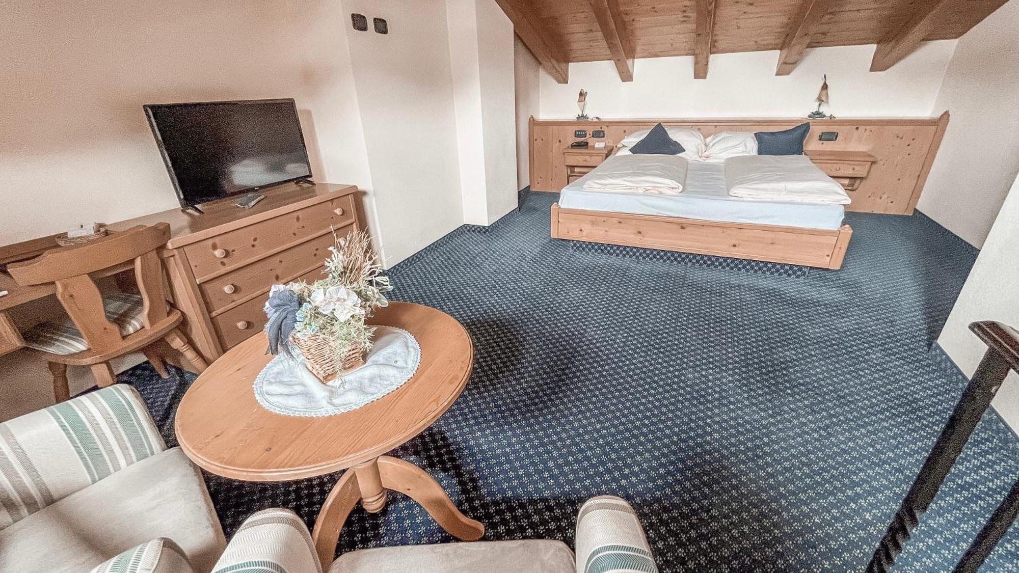 Hotel Flora ليفينو المظهر الخارجي الصورة